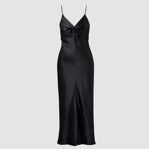 10 Ways to Accessorize a Black Dress to Elevate Your LBD