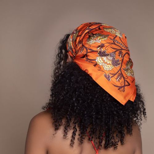 Headscarves are the Coolest Y2K Summer Hair Accessory: 6 Ways to Wear Them